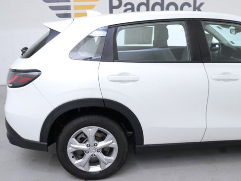 Used 2023 Honda HR-V LX image 9