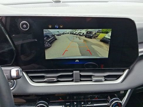 Used 2025 Chevrolet Equinox LT FWD image 17