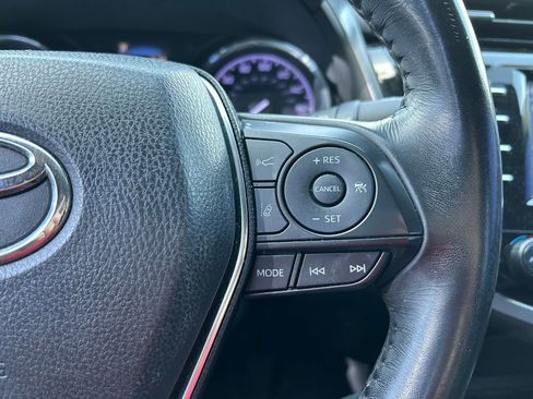 Used 2019 Toyota Camry SE w/ Convenience Package image 18