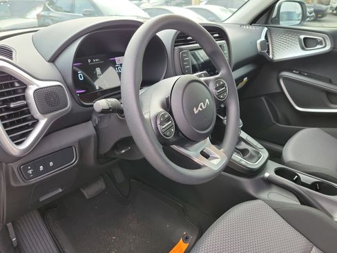 Used 2025 Kia Soul LX w/ LX Technology Package image 18
