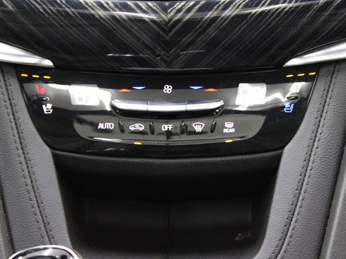 Used 2025 Cadillac XT6 Premium Luxury image 26