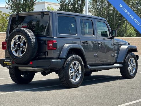Used 2018 Jeep Wrangler Unlimited Sahara AWD/4WD image 4