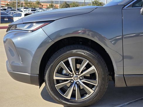 Used 2024 Toyota Venza LE image 5