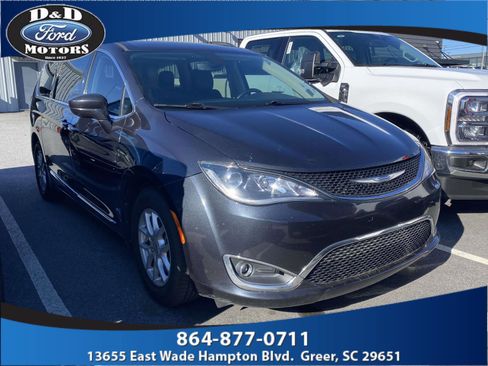 Used 2020 Chrysler Pacifica Touring-L image 1