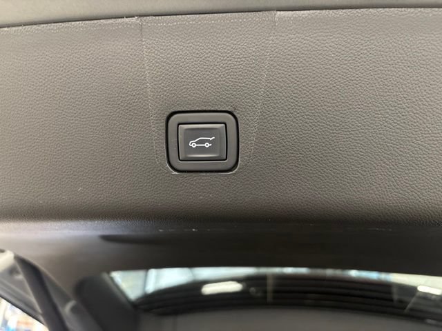 Used 2023 Chevrolet Traverse LT FWD image 34