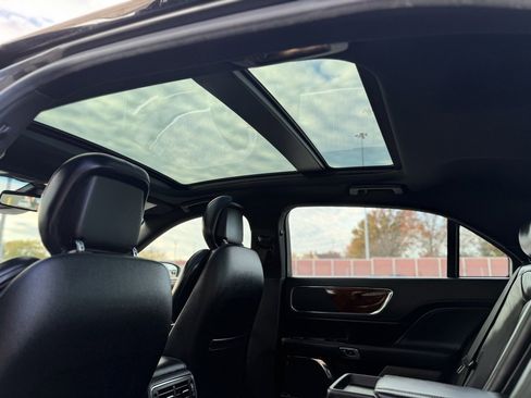 Used 2017 Lincoln Continental Select w/ Climate Package image 15