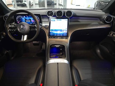 Used 2024 Mercedes-Benz GLC 300 4MATIC image 18