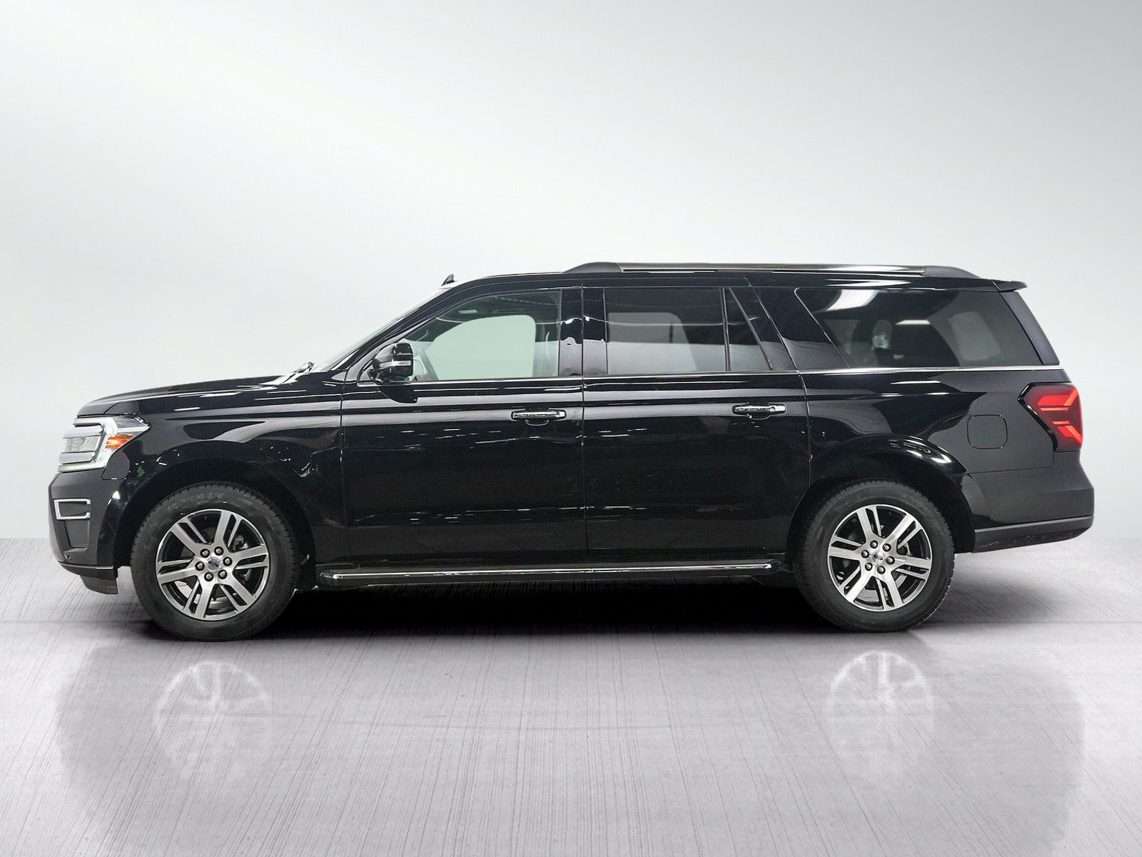Used 2023 Ford Expedition Max Limited AWD/4WD image 2