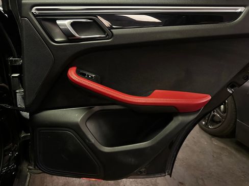 Used 2018 Porsche Macan image 25