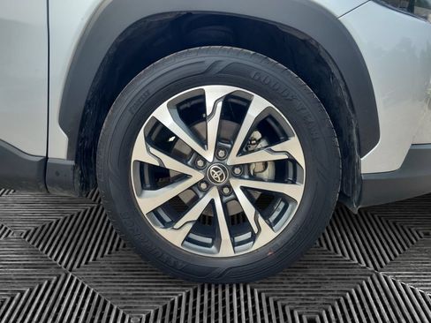 Used 2025 Toyota Corolla Cross XLE FWD image 16