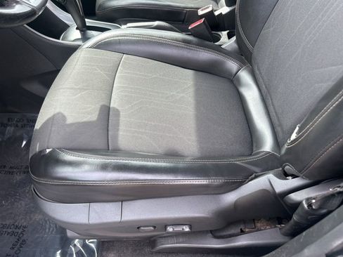 Used 2022 Chevrolet Trax LT w/ LT Convenience Package image 18