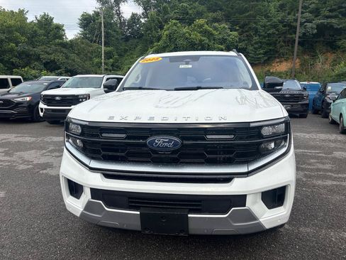 Used 2025 Ford Expedition Max Platinum w/ Driver's Package AWD/4WD image 6