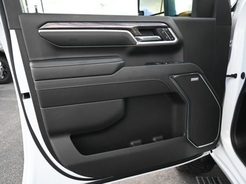 Used 2024 Chevrolet Silverado 2500 LTZ w/ LTZ Plus Package image 16