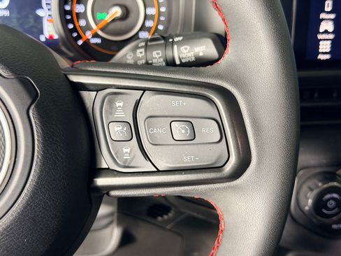 Used 2024 Jeep Wrangler Unlimited Rubicon AWD/4WD image 15