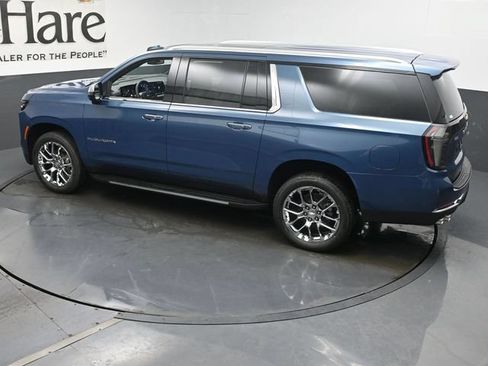 New 2026 Chevrolet Suburban Premier w/ Sun And Tow Package AWD/4WD image 21