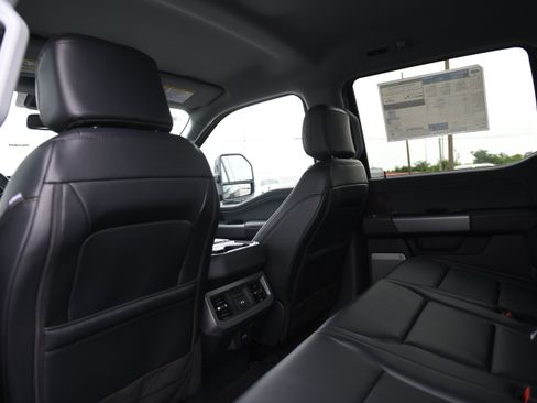 New 2026 Ford F250 Lariat w/ Black Appearance Package AWD/4WD image 13