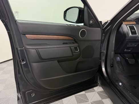 Used 2025 Land Rover Discovery S AWD/4WD image 22