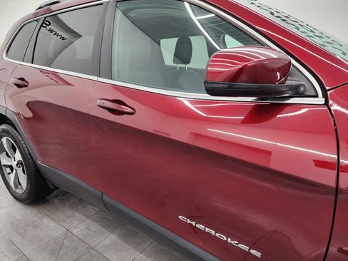 Used 2020 Jeep Cherokee Limited image 23