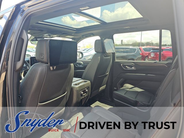 Used 2023 Chevrolet Suburban High Country AWD/4WD image 27