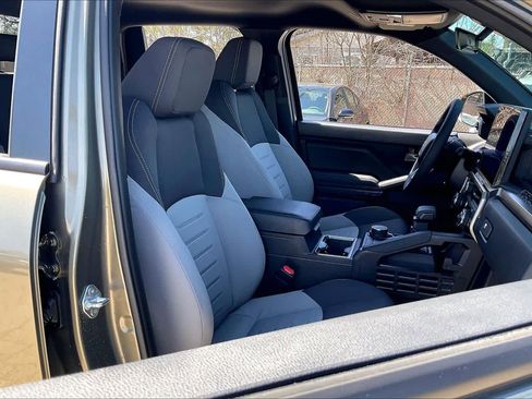 Used 2025 Toyota Tacoma TRD Sport image 8