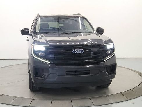 Used 2025 Ford Expedition Active RWD image 3