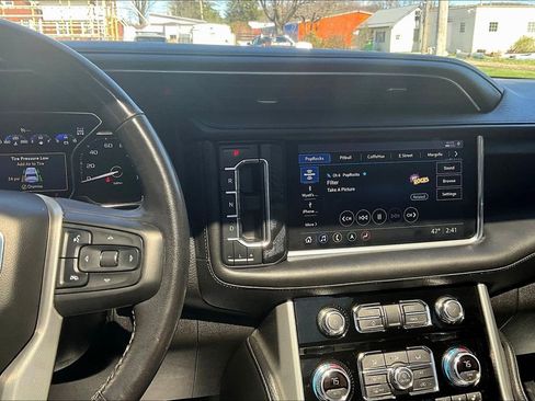 Used 2021 GMC Yukon Denali w/ Denali Premium Package AWD/4WD image 6