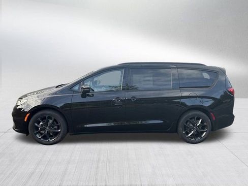 New 2026 Chrysler Pacifica Limited w/ S Appearance Package image 8