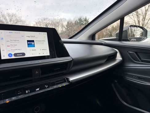 Used 2025 Toyota Prius LE image 33