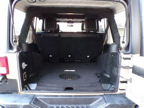 Used 2016 Jeep Wrangler Unlimited Rubicon image 8
