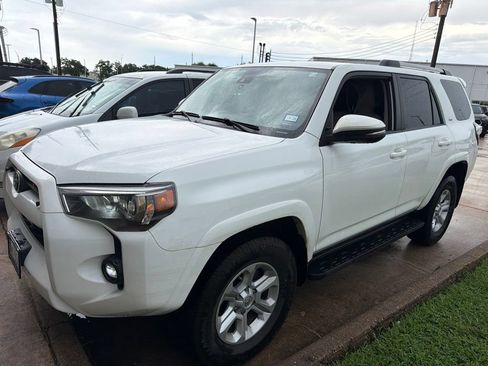 Used 2022 Toyota 4Runner SR5 Premium AWD/4WD image 4