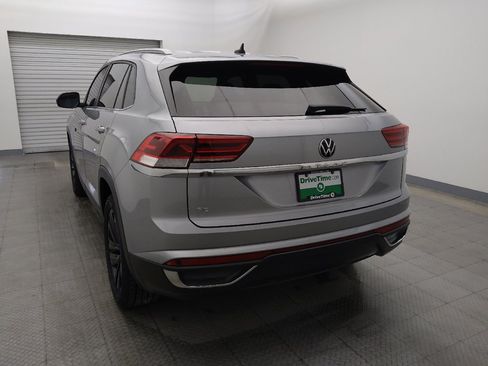 Used 2022 Volkswagen Atlas Cross Sport SE FWD image 6