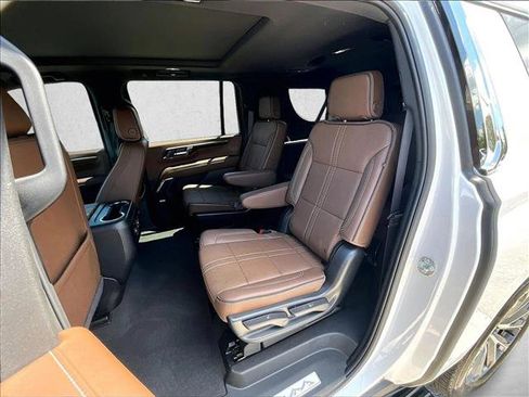 Certified 2025 Chevrolet Suburban High Country image 28