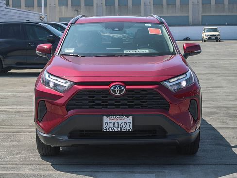 Used 2023 Toyota RAV4 XLE w/ Convenience Package image 3