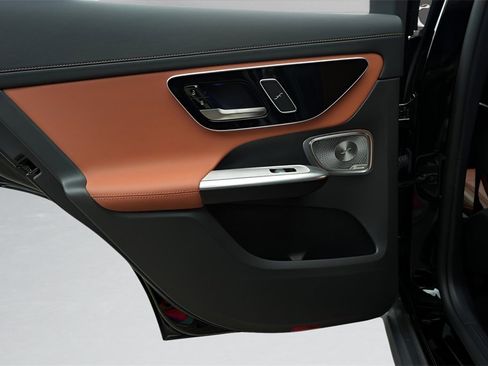 Used 2023 Mercedes-Benz GLC 300 4MATIC w/ Exclusive Trim Package image 28