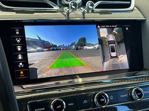 Certified 2022 Bentley Bentayga image 22