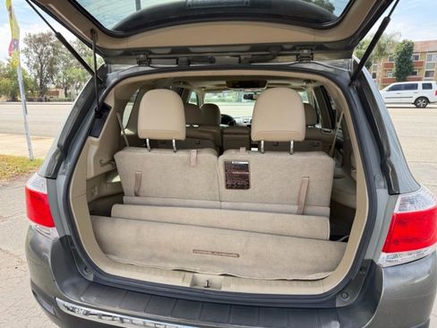 Used 2012 Toyota Highlander Limited w/ Tow Pkg AWD/4WD image 18
