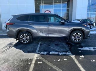 Certified 2025 Toyota Highlander XLE video 2
