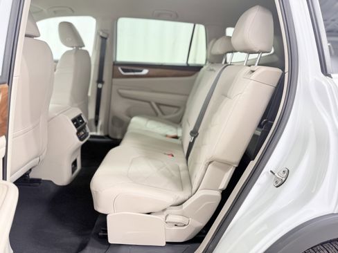 Used 2025 Volkswagen Atlas SE w/ Black Wheel Package image 25