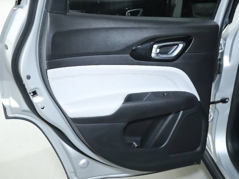 Used 2025 Jeep Compass Limited AWD/4WD image 13