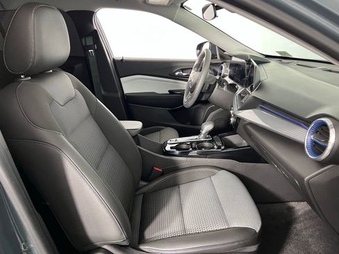 Used 2025 Chevrolet Trax LT image 31