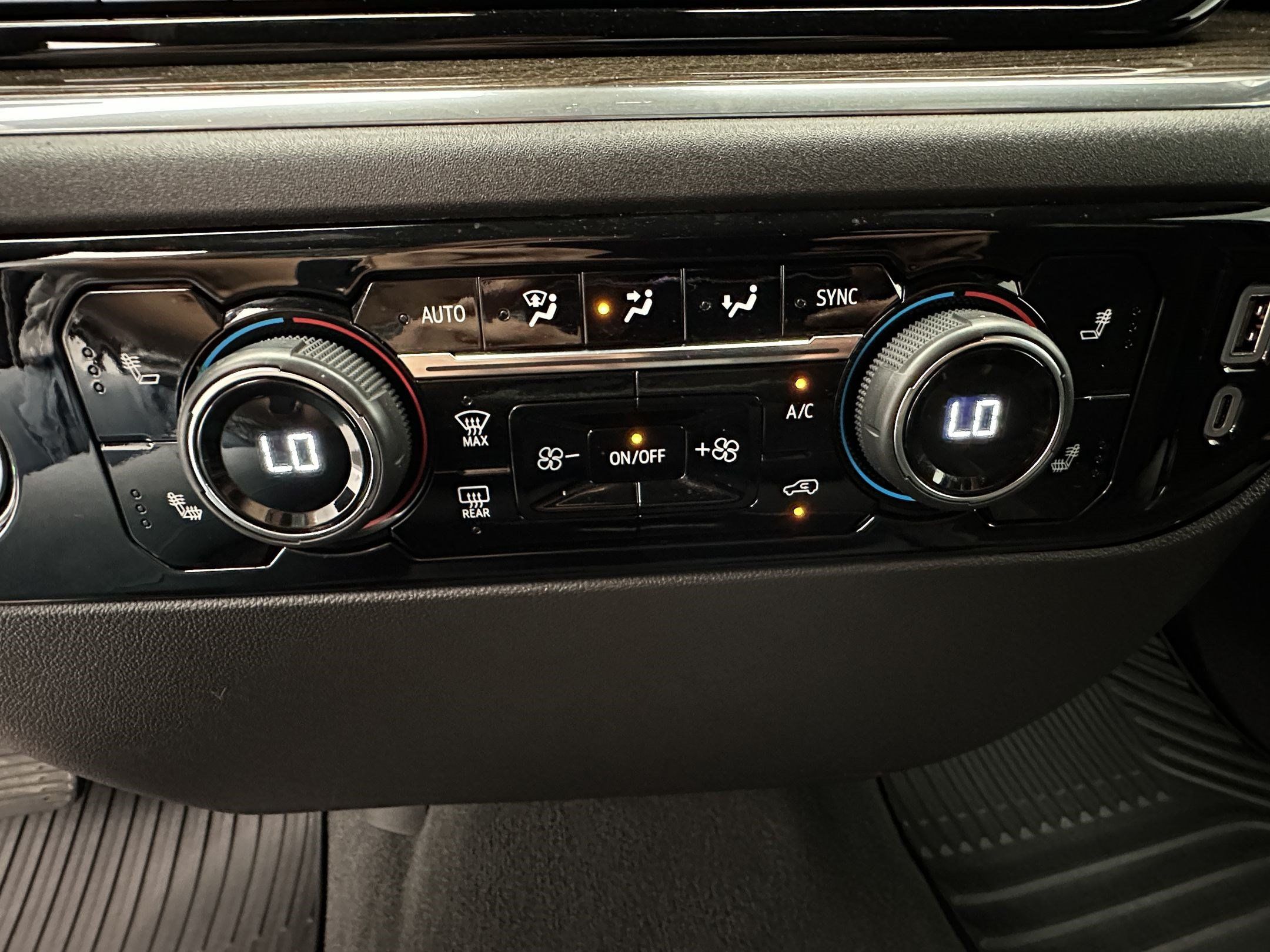 Certified 2024 Chevrolet Silverado 1500 LT AWD/4WD image 19