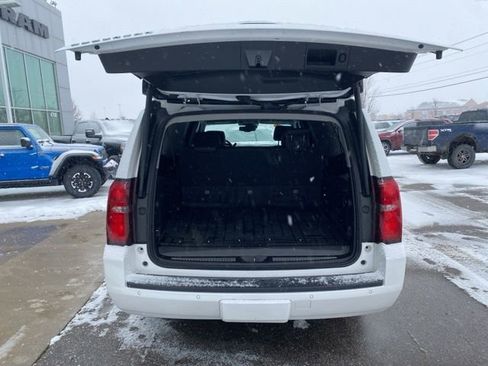 Used 2017 Chevrolet Suburban LT image 28