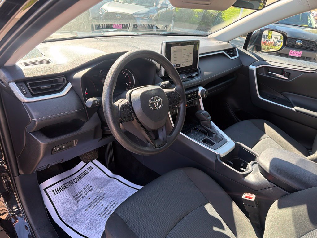 Used 2025 Toyota RAV4 XLE AWD/4WD image 25