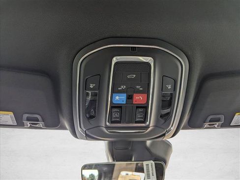 New 2025 Jeep Grand Cherokee Altitude image 21