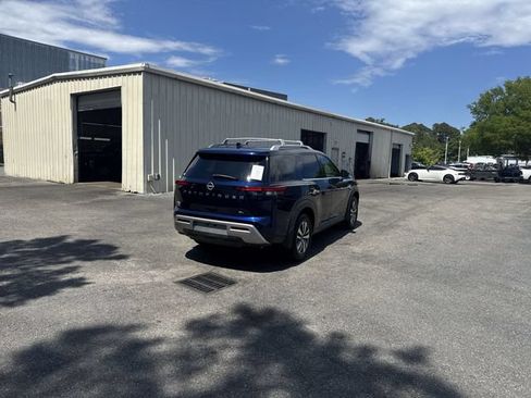 Used 2023 Nissan Pathfinder SL FWD image 5