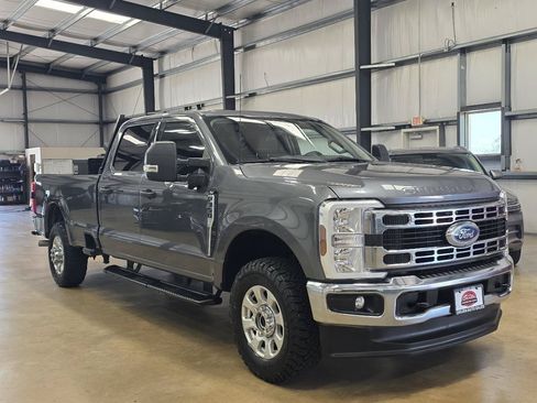 Used 2024 Ford F350 XLT w/ 360-Degree Camera Package AWD/4WD image 3