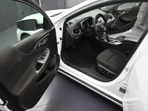 Used 2023 Chevrolet Malibu LT image 40