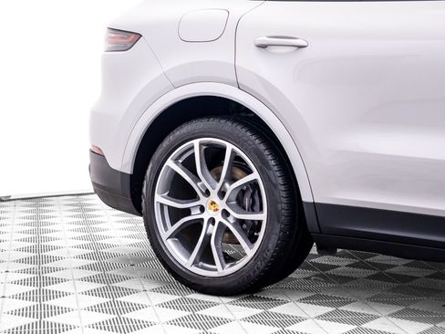 Used 2023 Porsche Cayenne AWD/4WD image 36