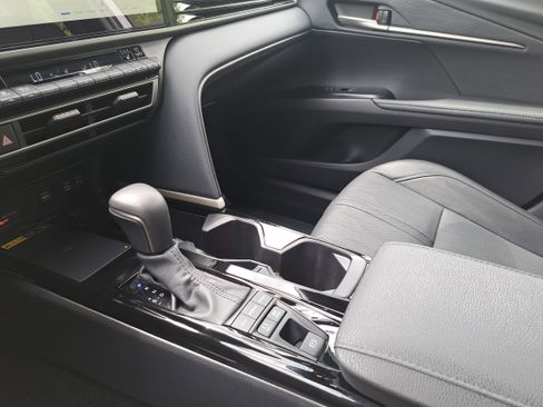 Used 2025 Toyota Camry XSE FWD image 23