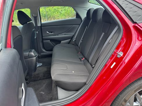 Used 2024 Hyundai Elantra SEL FWD image 9